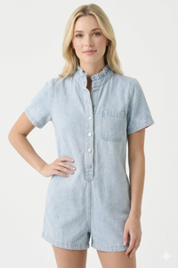 On aime porter cette combinaison avec une paire de mules pour un look casual chic !