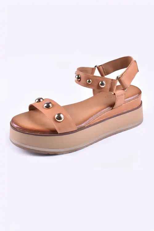 Sandales compensées Inuovo à clous Camel